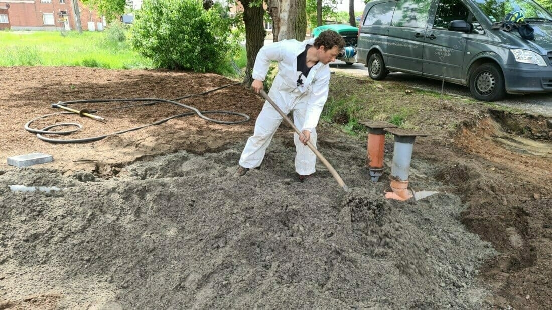 Verspreiden bomenzand granulaatgedragen groeiplaatsconstructie